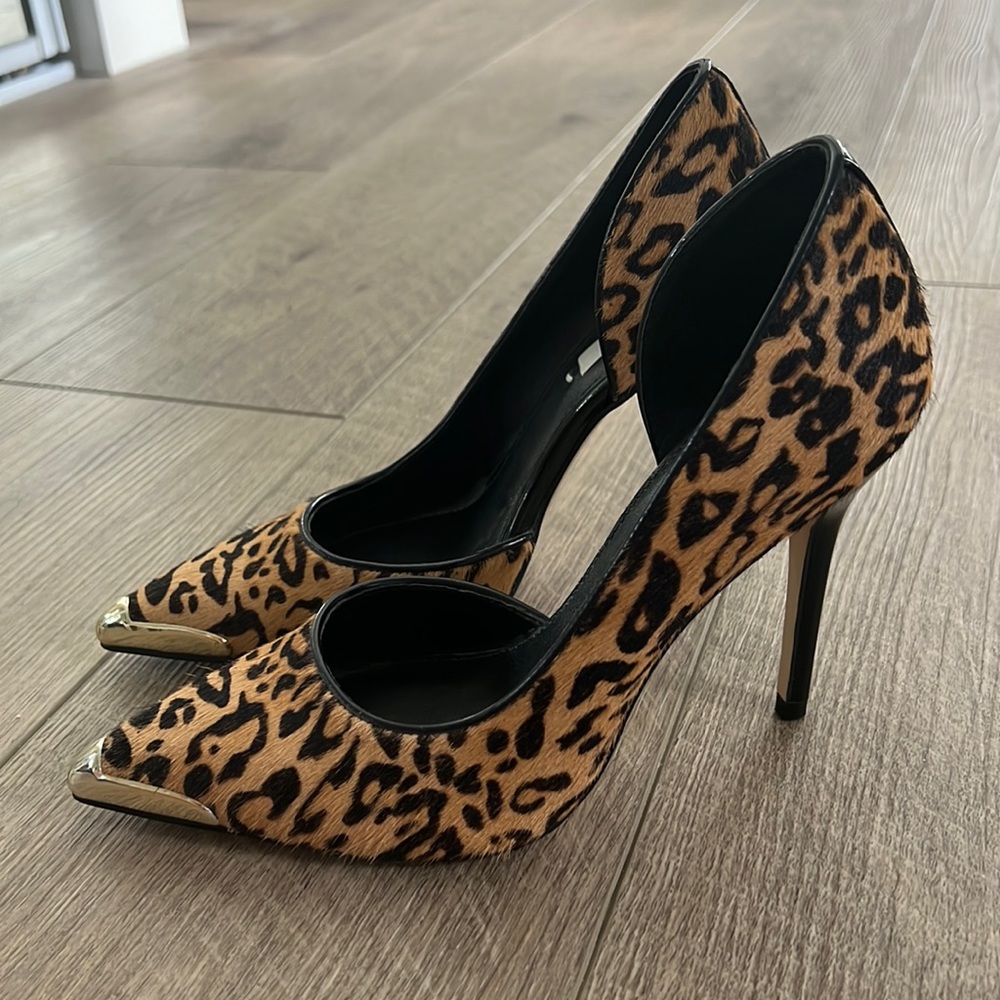 GUESS leopard pumps